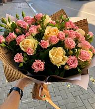 Букет цветов из:  Розы #REPLACE_PRED# Кочках