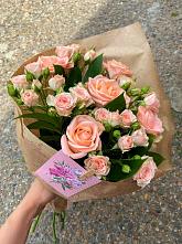 Букет цветов из:  Розы #REPLACE_PRED# Кочках