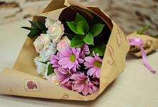 Букет цветов из:  Розы и Хризантемы #REPLACE_PRED# Кочках