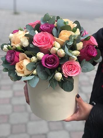 Цветочная композиция из Розы в шляпной коробке в Кочках