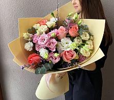 Букет цветов из:  Розы, Лизиантусы и Гвоздики #REPLACE_PRED# Кочках