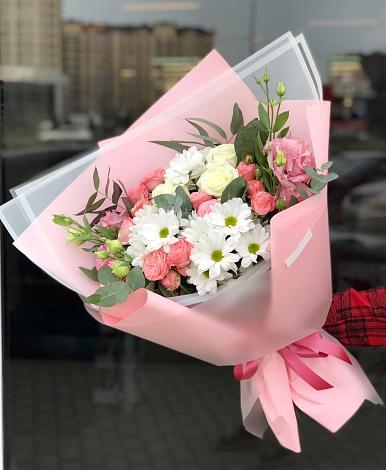 Букет цветов из: Розы, Лизиантусы и Хризантемы в Кочках